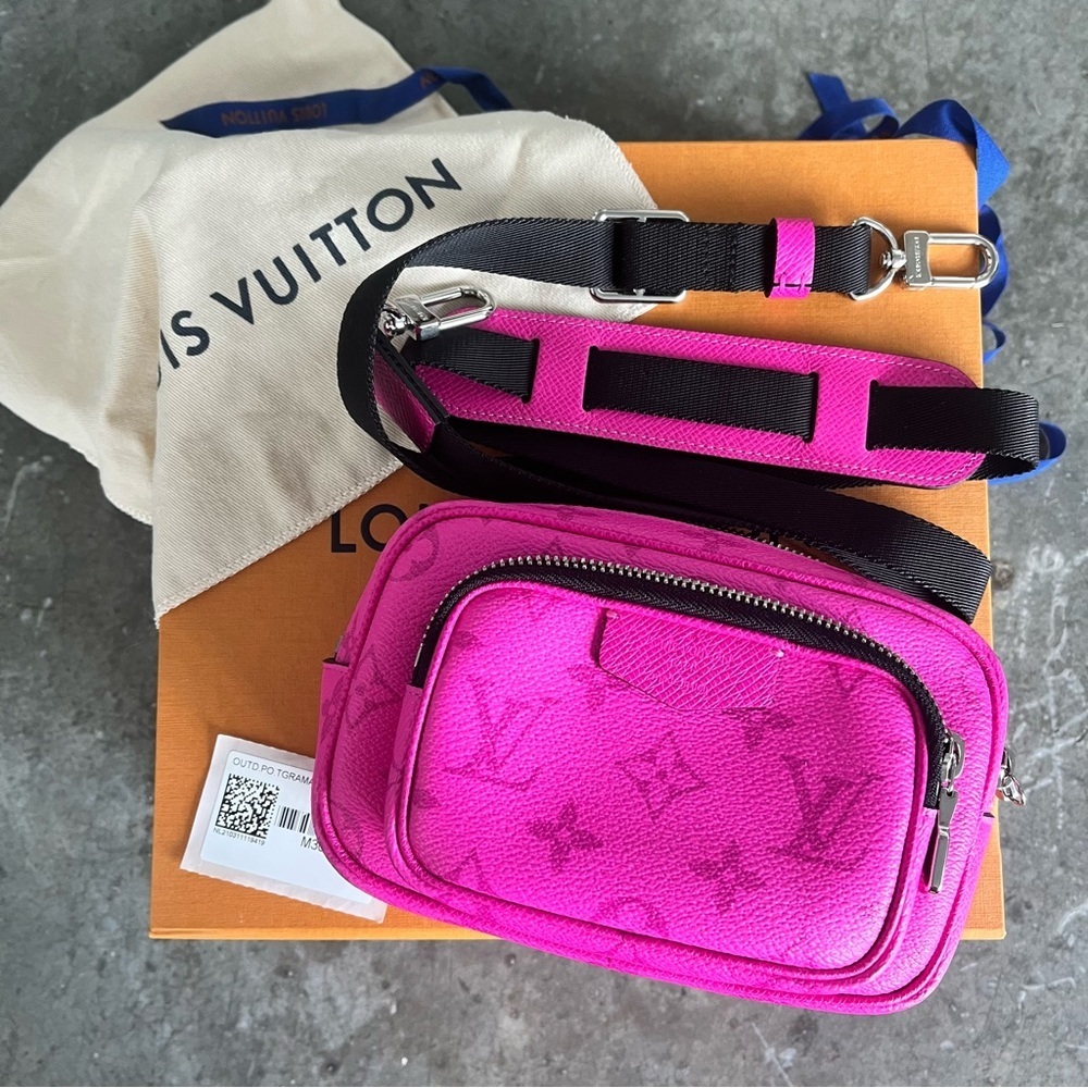 NEW Louis Vuitton Taigarama Outdoor Pouch Belt Bum Bag Hot pink Crossbody taiga